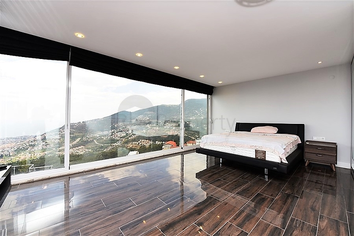 فيلا على تلة جبلية وسط الانيا 