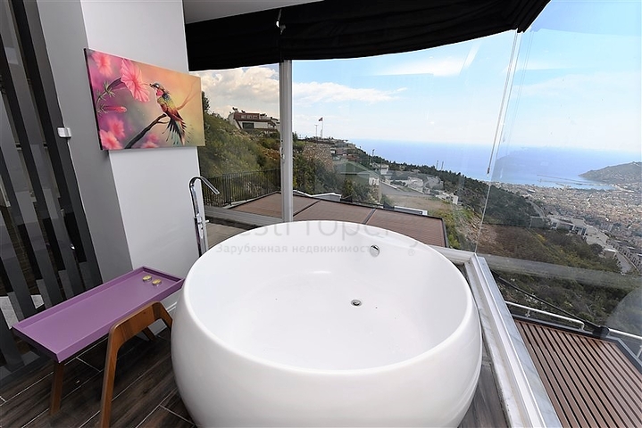 فيلا على تلة جبلية وسط الانيا 