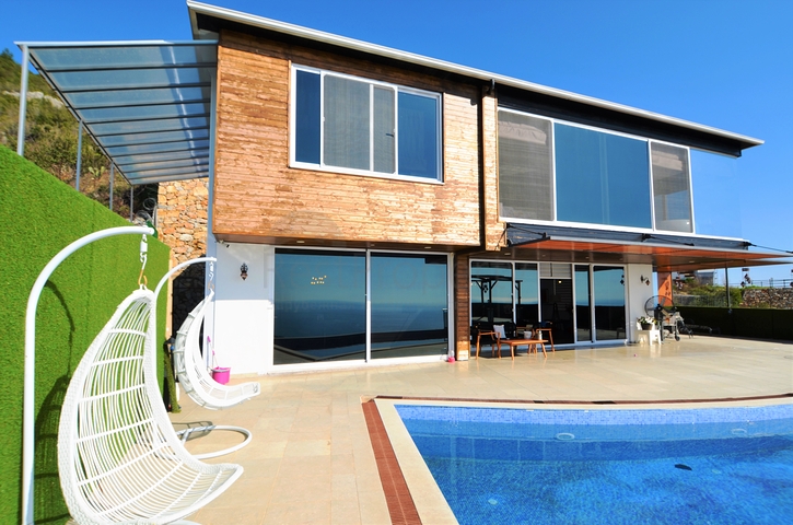 فيلا على تلة جبلية وسط الانيا 