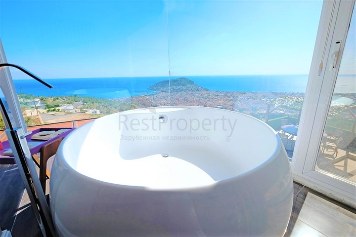 فيلا على تلة جبلية وسط الانيا 