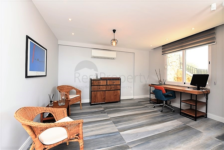 فيلا على تلة جبلية وسط الانيا 