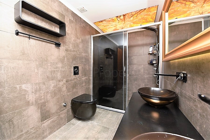 فيلا على تلة جبلية وسط الانيا 