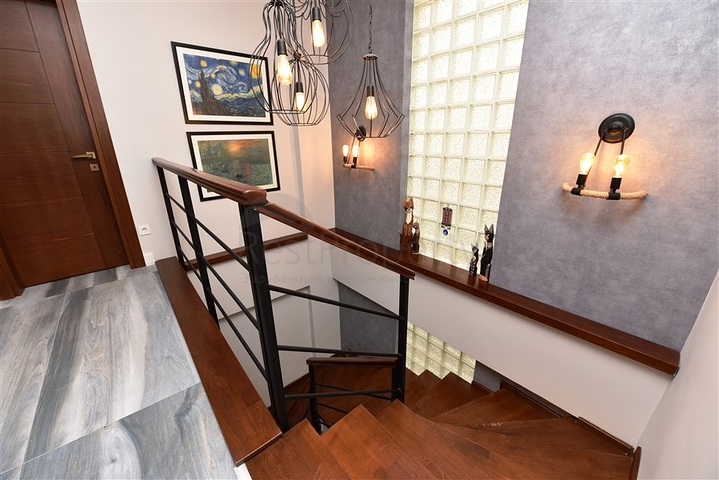 فيلا على تلة جبلية وسط الانيا 