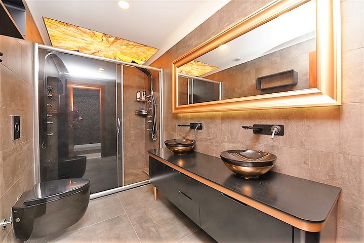 فيلا على تلة جبلية وسط الانيا 