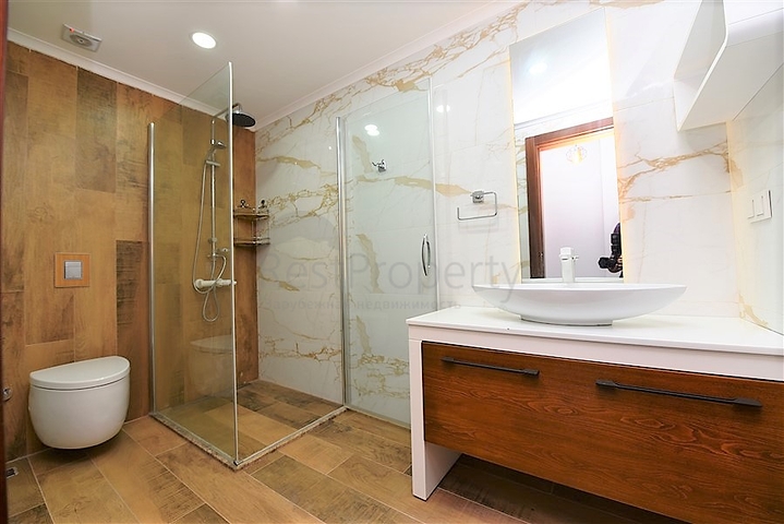 فيلا على تلة جبلية وسط الانيا 