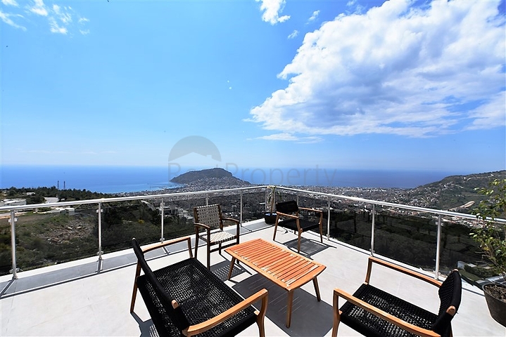 فيلا على تلة جبلية وسط الانيا 