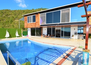 فيلا على تلة جبلية وسط الانيا 