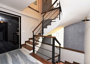 فيلا على تلة جبلية وسط الانيا 