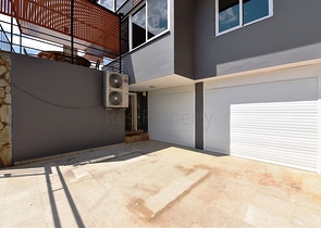 فيلا على تلة جبلية وسط الانيا 