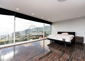 فيلا على تلة جبلية وسط الانيا 