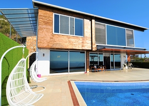 فيلا على تلة جبلية وسط الانيا 