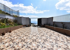 فيلا على تلة جبلية وسط الانيا 