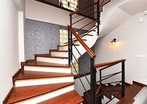 فيلا على تلة جبلية وسط الانيا 