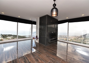 فيلا على تلة جبلية وسط الانيا 