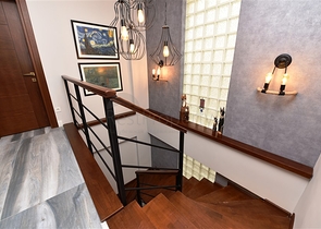 فيلا على تلة جبلية وسط الانيا 