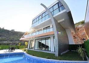 نقدم لكم مجموعة من الفلل الفاخرة في مركز الانيا _ تيبه 