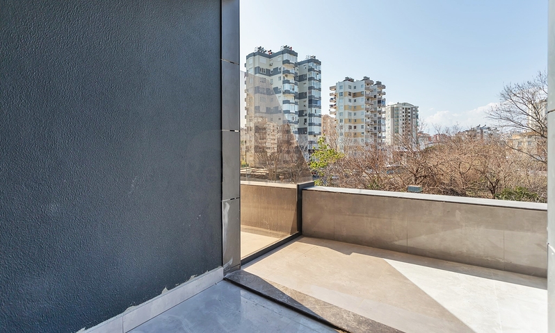 مباني تجارية للبيع في وسط لارا انطاليا