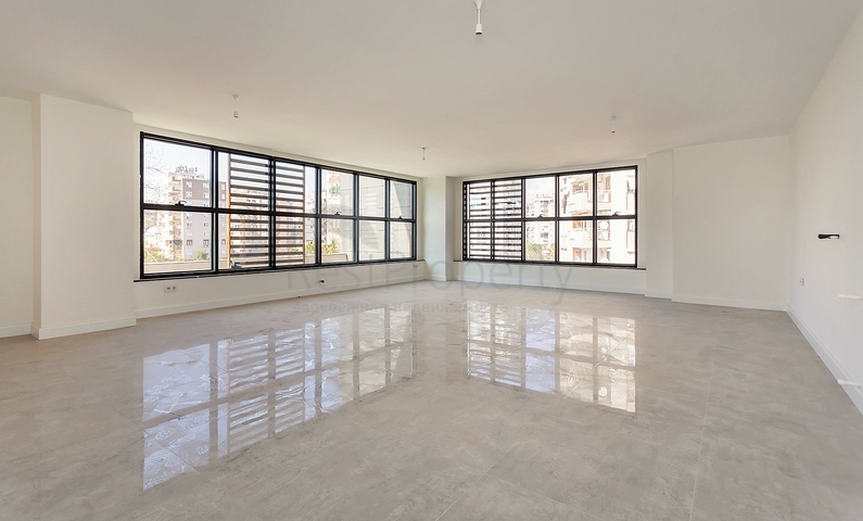 مباني تجارية للبيع في وسط لارا انطاليا