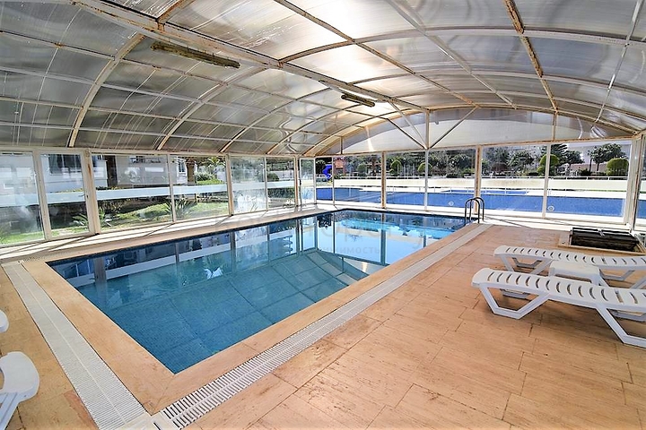 شقة واسعة من غرفتي نوم في مجمع مريح مع مساحات خضراء واسعة في محمودلار