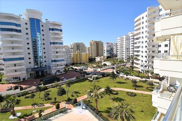 شقة واسعة من غرفتي نوم في مجمع مريح مع مساحات خضراء واسعة في محمودلار