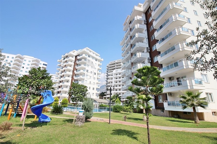 شقة واسعة من غرفتي نوم في مجمع مريح مع مساحات خضراء واسعة في محمودلار