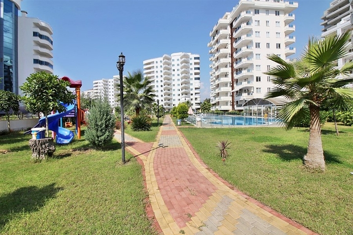 شقة واسعة من غرفتي نوم في مجمع مريح مع مساحات خضراء واسعة في محمودلار