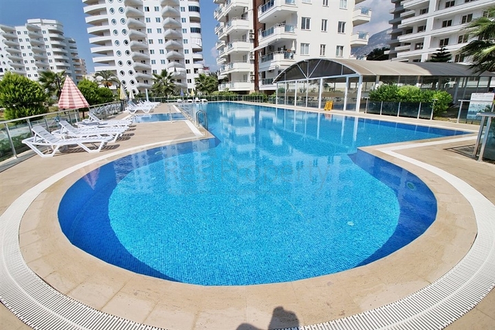 شقة واسعة من غرفتي نوم في مجمع مريح مع مساحات خضراء واسعة في محمودلار