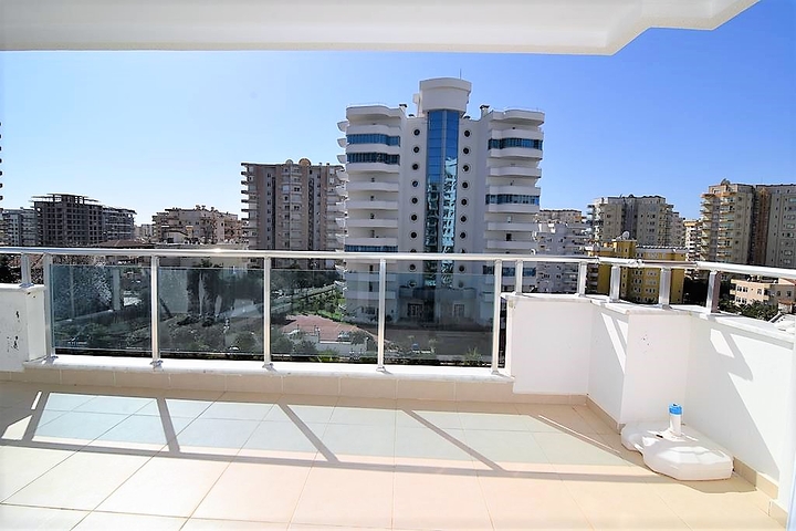 شقة واسعة من غرفتي نوم في مجمع مريح مع مساحات خضراء واسعة في محمودلار