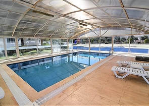 شقة واسعة من غرفتي نوم في مجمع مريح مع مساحات خضراء واسعة في محمودلار