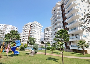 شقة واسعة من غرفتي نوم في مجمع مريح مع مساحات خضراء واسعة في محمودلار