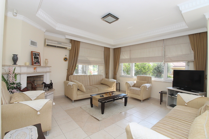 فيلا من طابقين بنموذج 1+4 في منطقة كارجي جاك