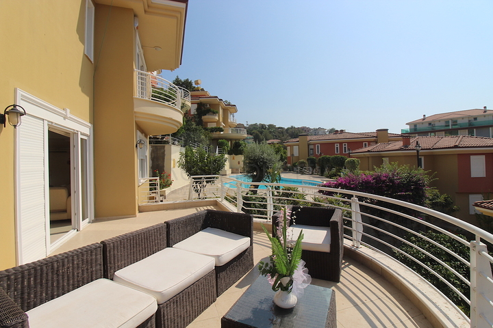 فيلا من طابقين بنموذج 1+4 في منطقة كارجي جاك