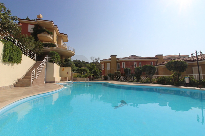 فيلا من طابقين بنموذج 1+4 في منطقة كارجي جاك