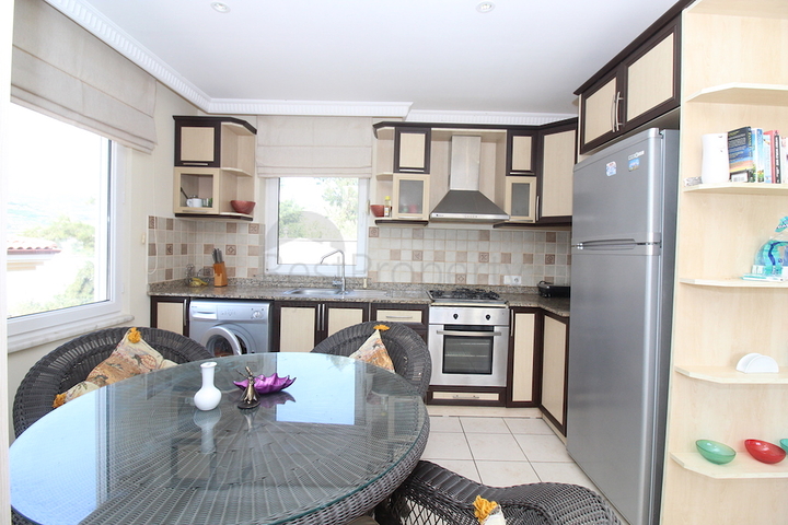 فيلا من طابقين بنموذج 1+4 في منطقة كارجي جاك