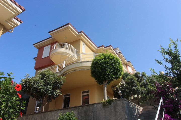 فيلا من طابقين بنموذج 1+4 في منطقة كارجي جاك