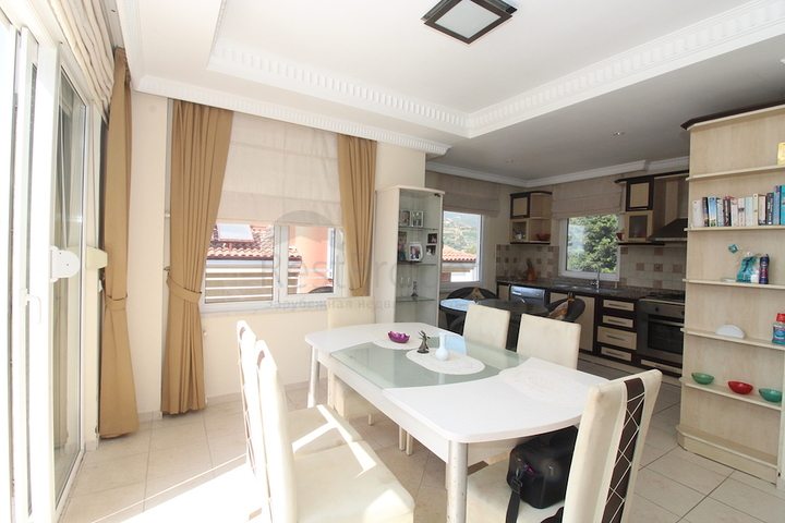 فيلا من طابقين بنموذج 1+4 في منطقة كارجي جاك