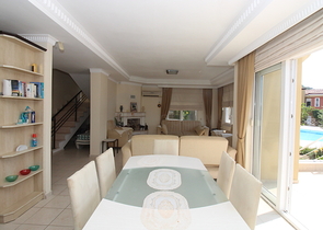 فيلا من طابقين بنموذج 1+4 في منطقة كارجي جاك