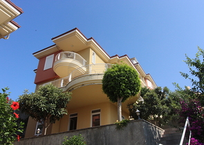 فيلا من طابقين بنموذج 1+4 في منطقة كارجي جاك