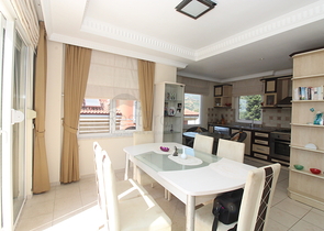 فيلا من طابقين بنموذج 1+4 في منطقة كارجي جاك