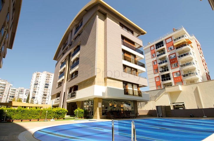 شقق فسيحة 4 + 1 في اونجالي كونيالتي انطاليا