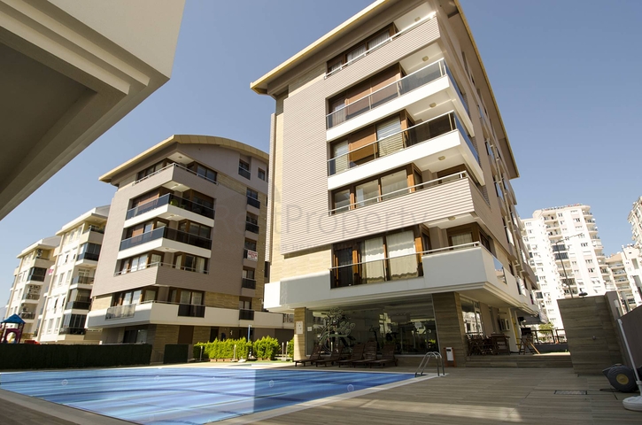 شقق فسيحة 4 + 1 في اونجالي كونيالتي انطاليا