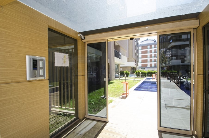 شقق فسيحة 4 + 1 في اونجالي كونيالتي انطاليا