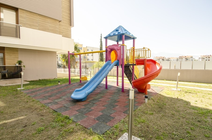 شقق فسيحة 4 + 1 في اونجالي كونيالتي انطاليا