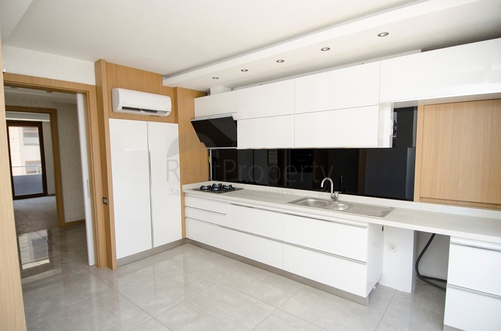 شقق فسيحة 4 + 1 في اونجالي كونيالتي انطاليا