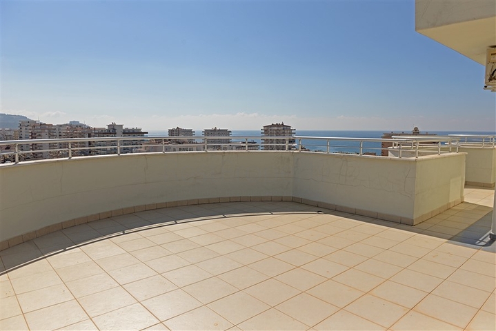 بنتهاوس باطلالة بحرية في محمودلار / الانيا