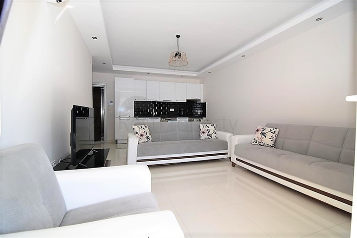 شقق ضمن مجمع سكني حديث في منطقة كاستل الراقية