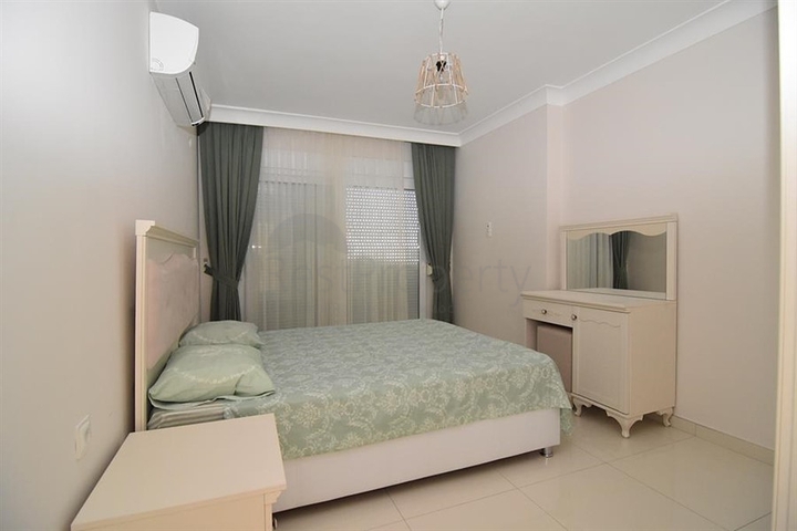 شقق ضمن مجمع سكني حديث في منطقة كاستل الراقية