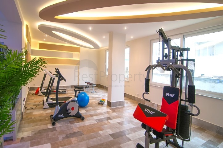 شقق ضمن مجمع سكني حديث في منطقة كاستل الراقية