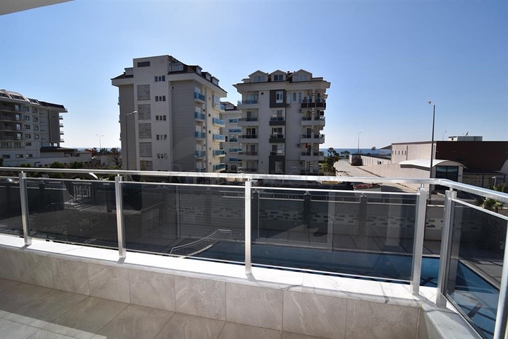 شقق ضمن مجمع سكني حديث في منطقة كاستل الراقية