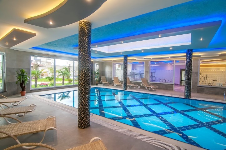 شقق ضمن مجمع سكني حديث في منطقة كاستل الراقية